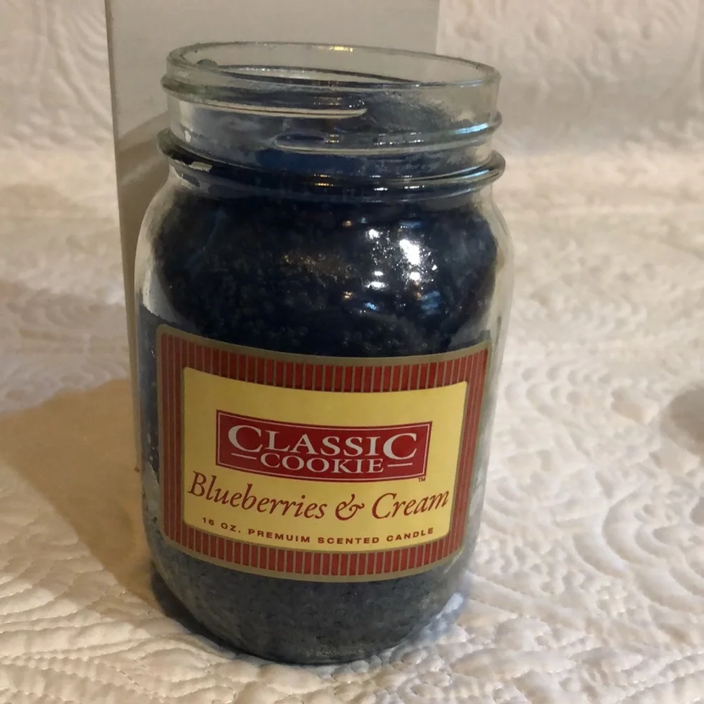 Classic Cookie‎ blueberries and cream candle, NWT